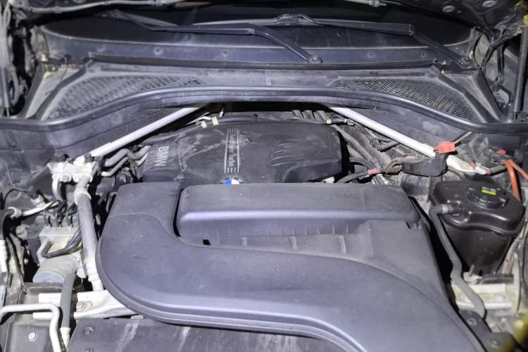 Used BMW X5 2015 xDrive28i Engine Bay