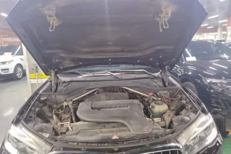 Used BMW X5 2015 xDrive28i Engine Bay