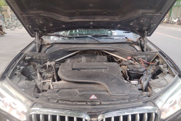 Used BMW X5 2015 xDrive28i Engine Bay
