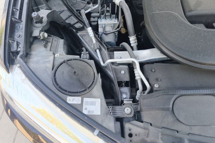 Used BMW X5 2015 xDrive28i Engine Bay Right