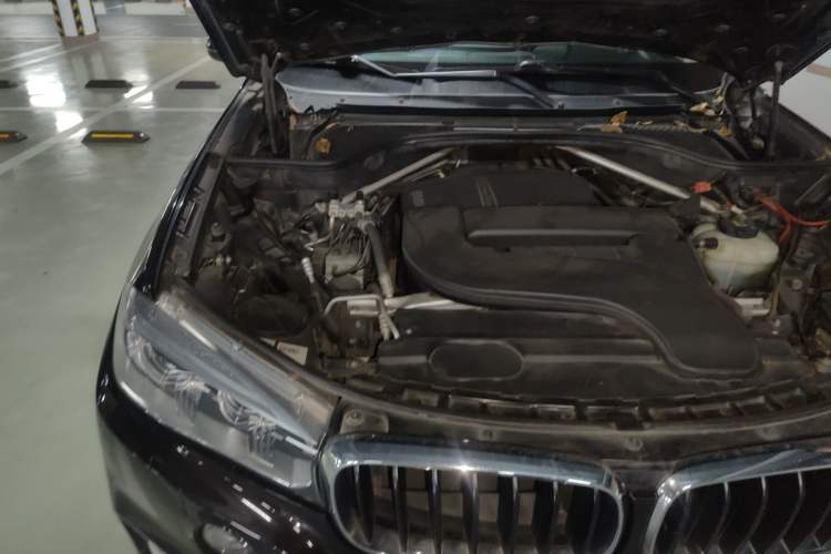 Used BMW X5 2015 xDrive28i Engine Bay Right