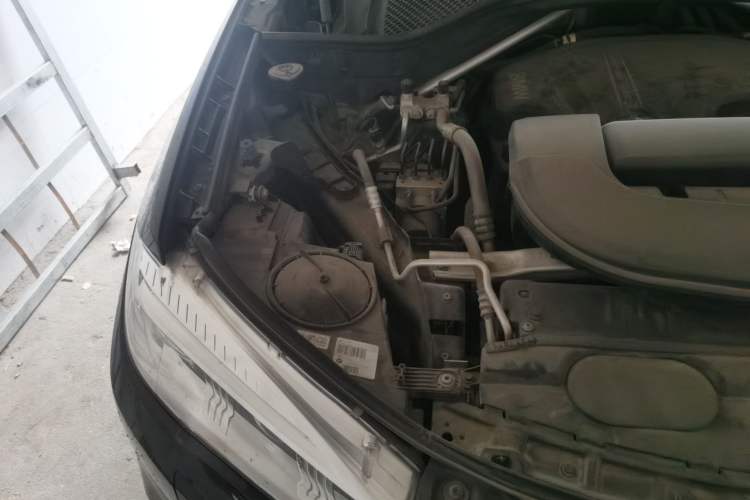 Used BMW X5 2015 xDrive28i Engine Bay Right