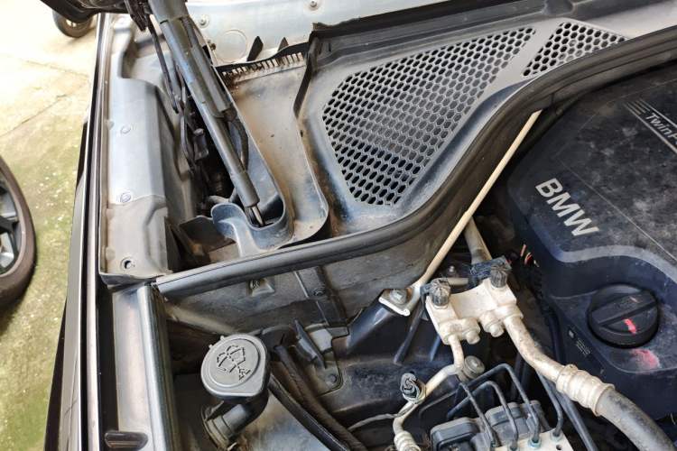 Used BMW X5 2015 xDrive28i Engine Bay Right