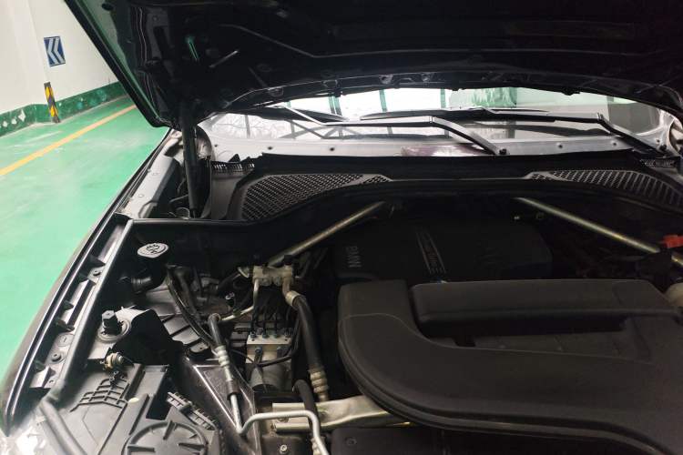 Used BMW X5 2015 xDrive28i Engine Bay Right
