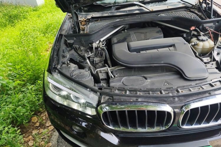 Used BMW X5 2015 xDrive28i Engine Bay Right