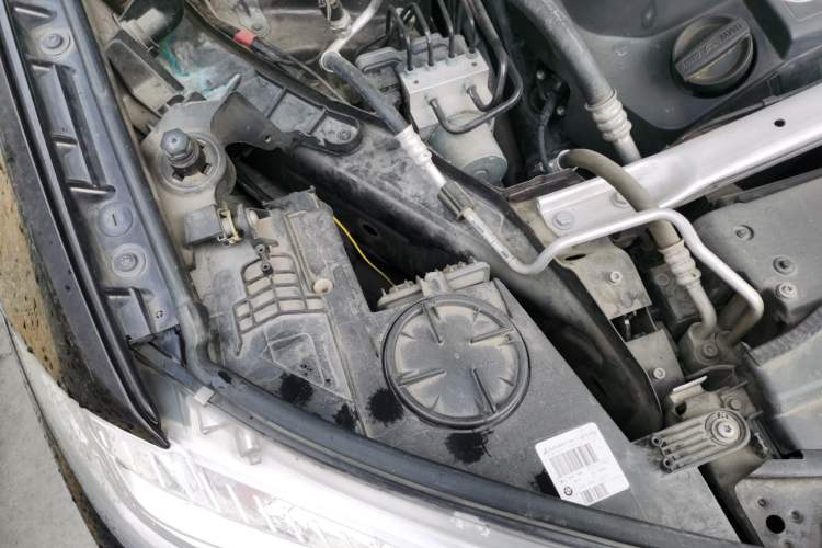 Used BMW X5 2015 xDrive35i U.S. specification Engine Bay Right