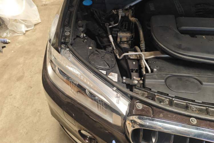 Used BMW X5 2015 xDrive28i Engine Bay Right