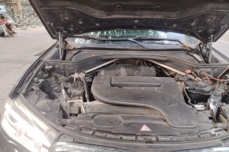 Used BMW X5 2015 xDrive28i Engine Bay Right