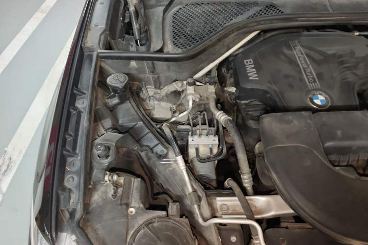 Used BMW X5 2015 xDrive28i Engine Bay Right