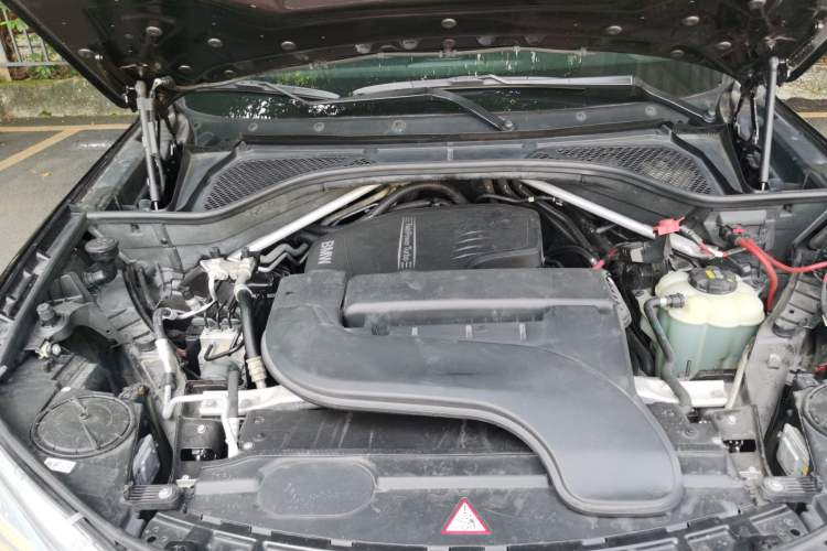 Used BMW X5 2015 xDrive28i Engine Bay Right