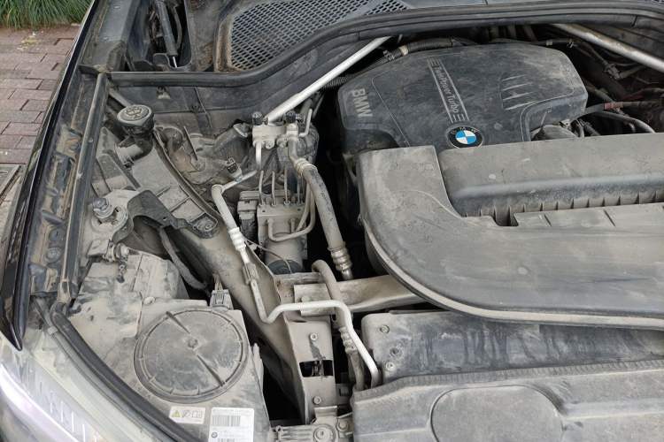 Used BMW X5 2015 xDrive28i Engine Bay Right