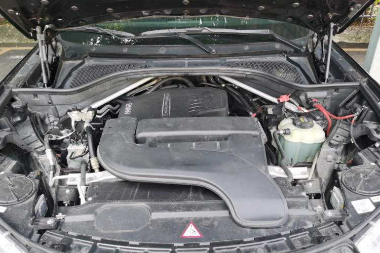 Used BMW X5 2015 xDrive28i Engine Bay