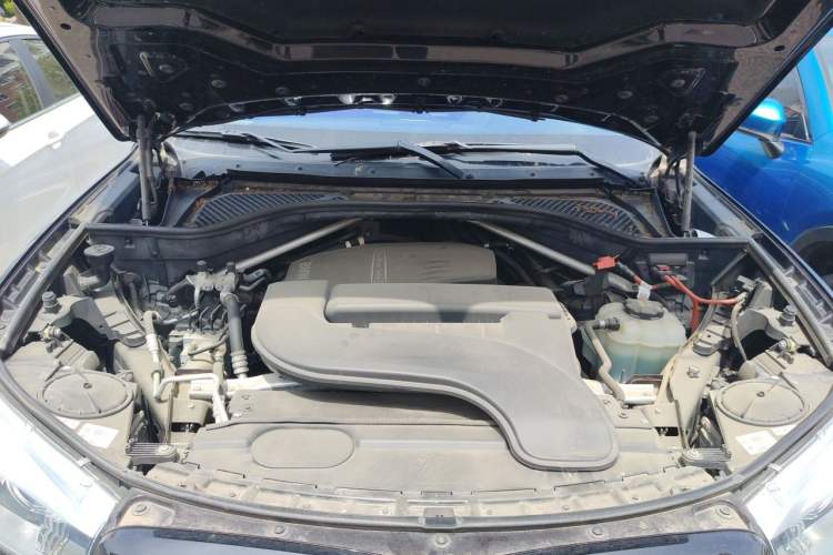 Used BMW X5 2015 xDrive28i Engine Bay
