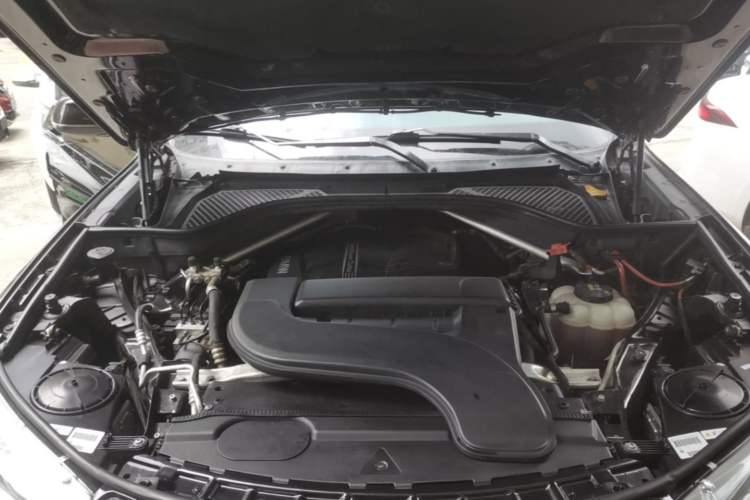 Used BMW X5 2015 xDrive28i Engine Bay