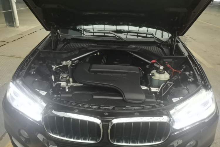 Used BMW X5 2015 xDrive28i Engine Bay