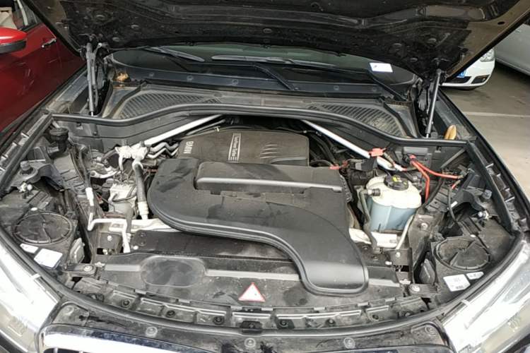 Used BMW X5 2015 xDrive28i Engine Bay