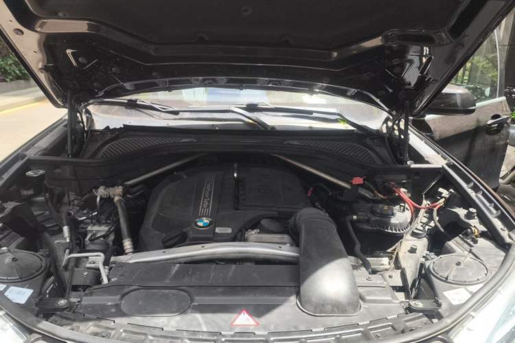 Used BMW X5  Engine Bay