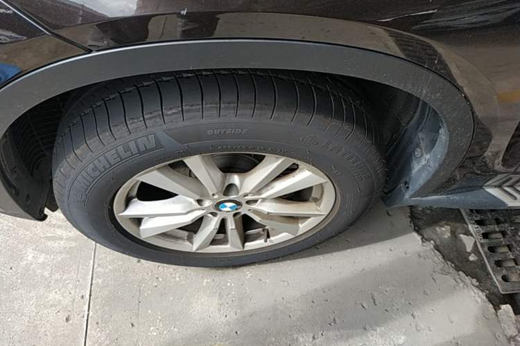 Used BMW X5 2015 xDrive28i Exterior 4