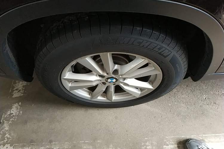 Used BMW X5 2015 xDrive28i Exterior 5