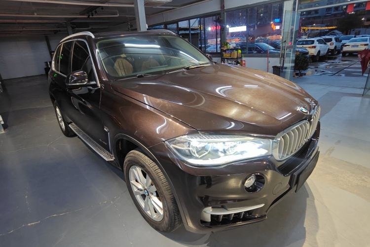 Used BMW X5 2015 xDrive35i U.S. specification Front Right 45 Deg