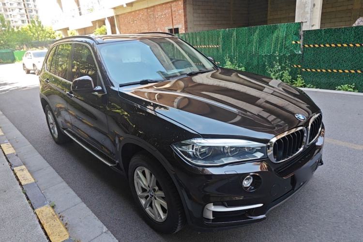 Used BMW X5 2015 xDrive28i Front Right 45 Deg