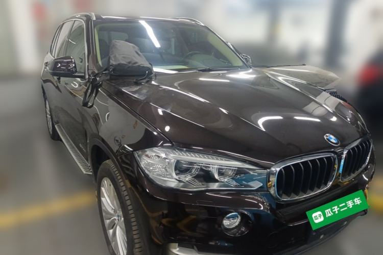 Used BMW X5  Front Right 45 Deg