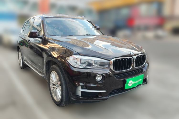 Used BMW X5  Front Right 45 Deg