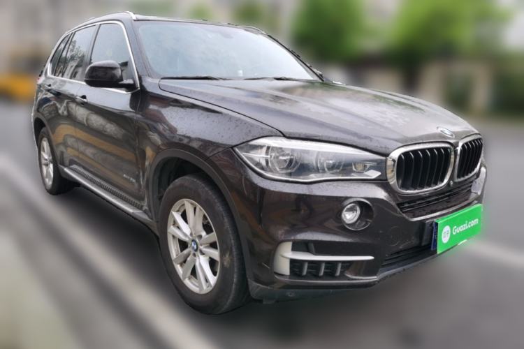 Used BMW X5 2015 xDrive35i U.S. specification Front Right 45 Deg