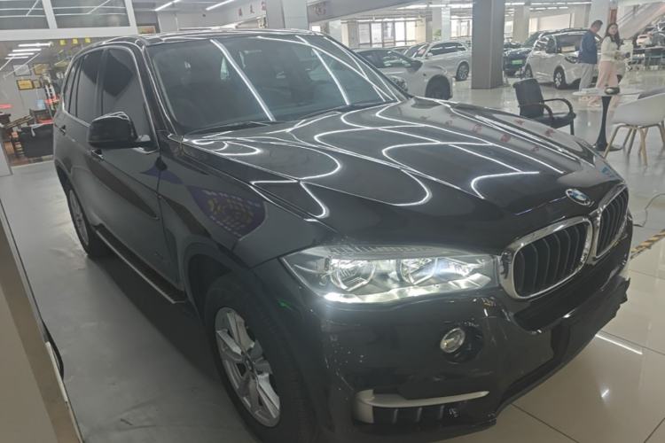 Used BMW X5 2015 xDrive35i U.S. specification Front Right 45 Deg