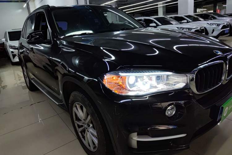 Used BMW X5 2015 xDrive28i Front Right 45 Deg