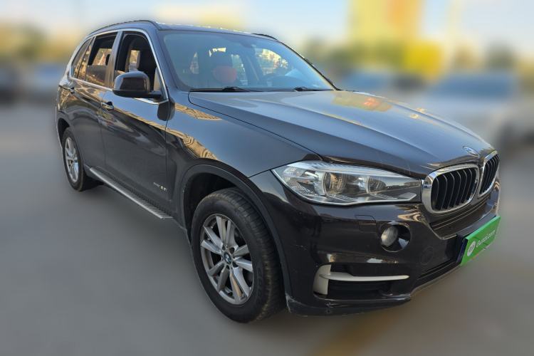 Used BMW X5 2015 xDrive28i Front Right 45 Deg