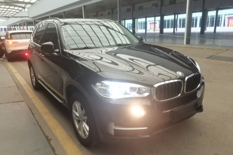 Used BMW X5 2015 xDrive28i Front Right 45 Deg