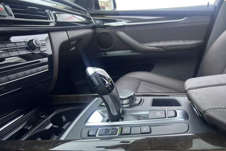 Used BMW X5 2015 xDrive28i Interior 10