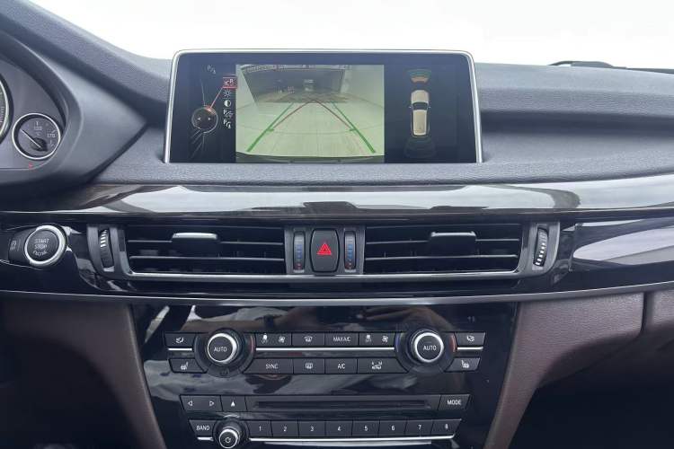 Used BMW X5 2015 xDrive28i Interior 11