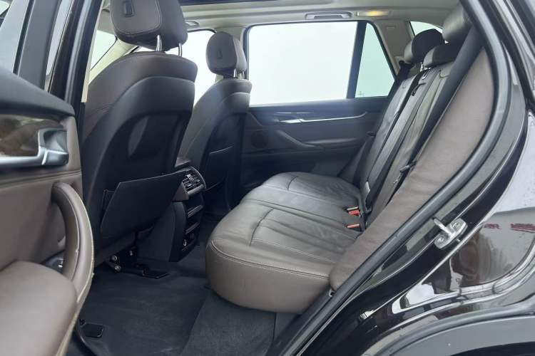 Used BMW X5 2015 xDrive28i Interior 2
