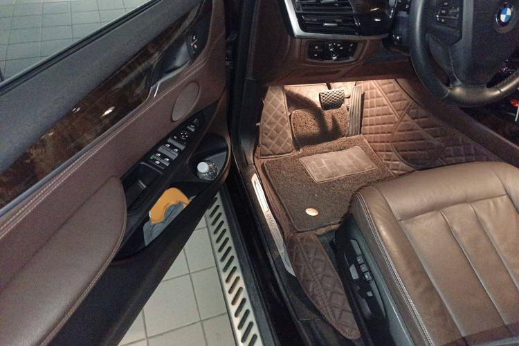 Used BMW X5 2015 xDrive28i Interior 3