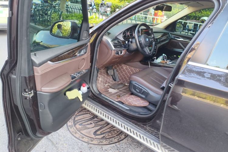 Used BMW X5 2015 xDrive28i Interior 3