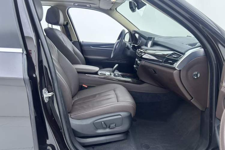 Used BMW X5 2015 xDrive28i Interior 3