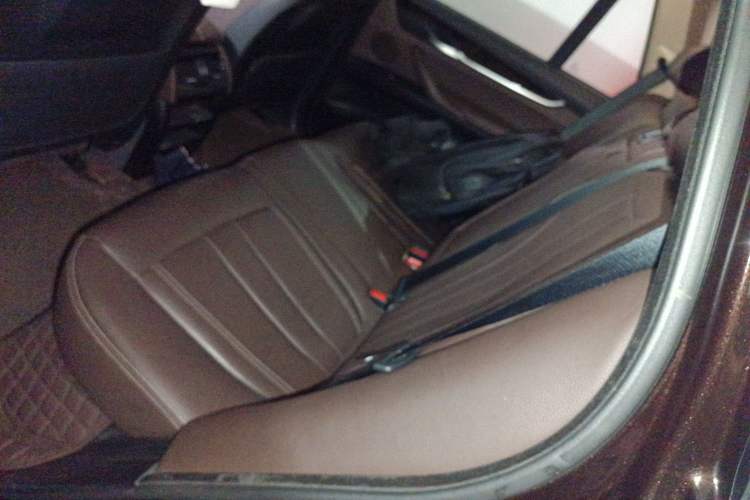 Used BMW X5 2015 xDrive28i Interior 4