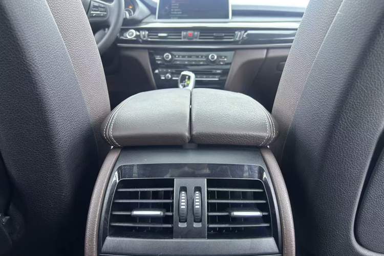 Used BMW X5 2015 xDrive28i Interior 5