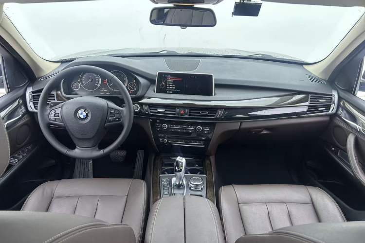 Used BMW X5 2015 xDrive28i Interior 7