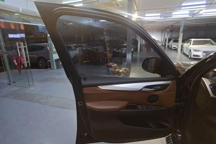 Used BMW X5 2015 xDrive35i U.S. specification Left Front Door Interior