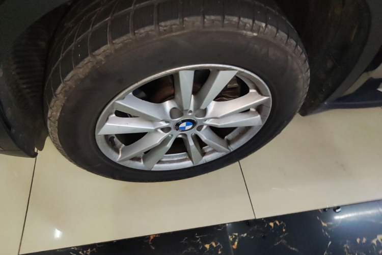 Used BMW X5 2015 xDrive28i Left Front Wheel Hub