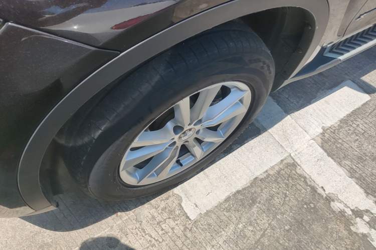 Used BMW X5 2015 xDrive28i Left Front Wheel Hub