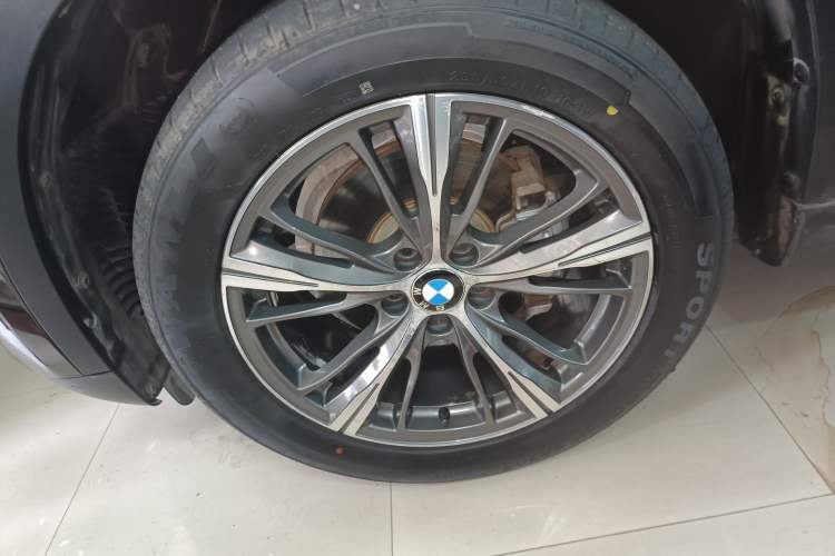 Used BMW X5 2015 xDrive28i Left Front Wheel Hub