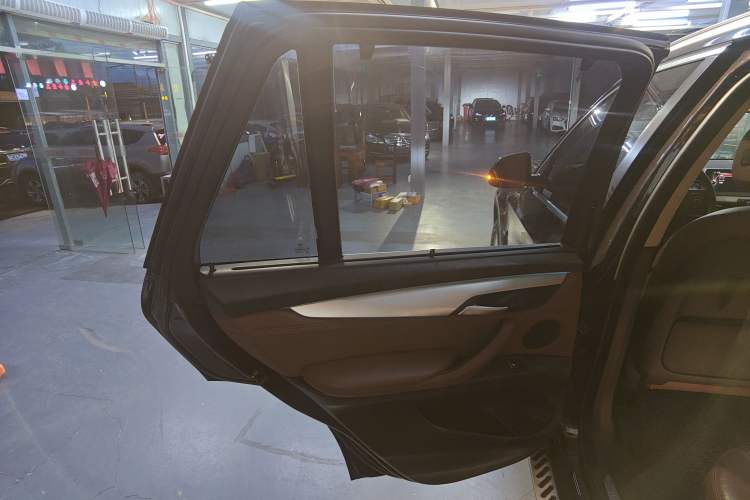 Used BMW X5 2015 xDrive35i U.S. specification Left Rear Door Interior