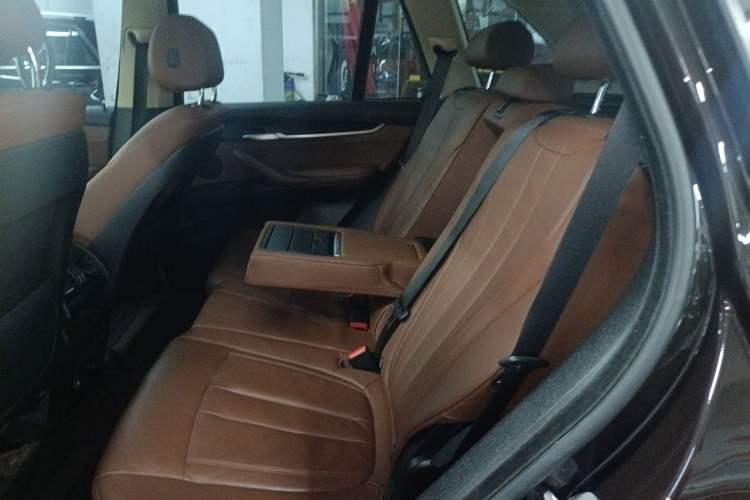 Used BMW X5  Left Rear Seat