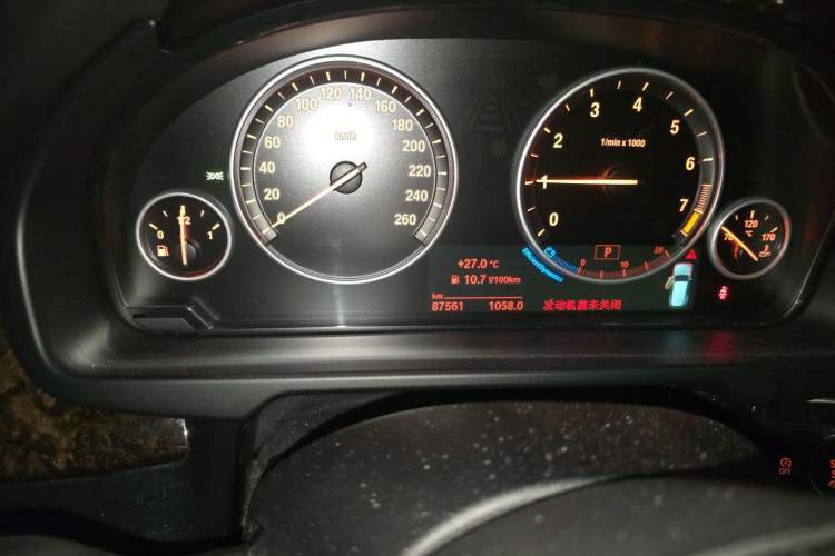 Used BMW X5 2015 xDrive28i Odometer Close Up