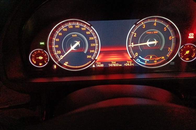 Used BMW X5 2015 xDrive28i Odometer Close Up