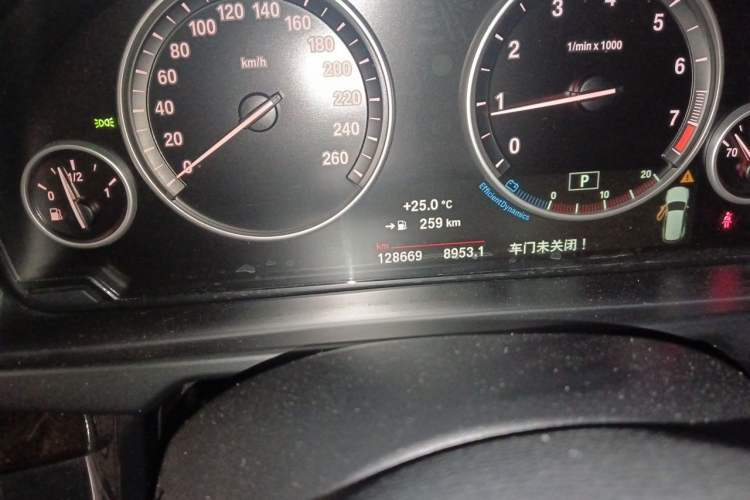 Used BMW X5 2015 xDrive28i Odometer Close Up